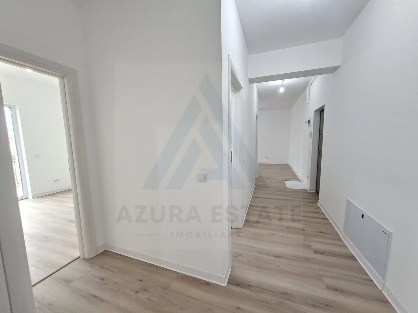 Apartament 3 camere 2 bai terasa curte si 2 locuri de parcare Selimbar - Poză 1