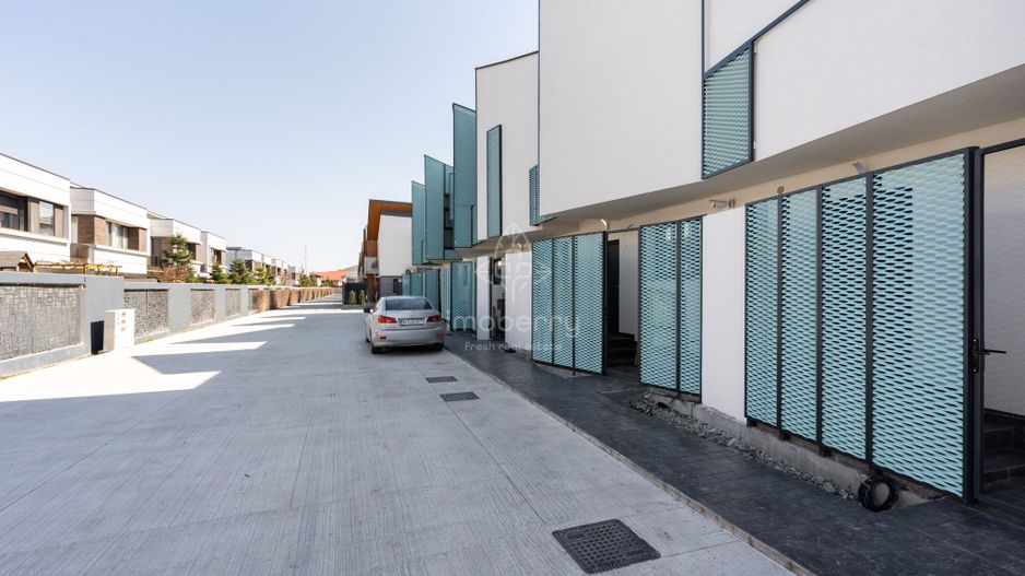 Summer Residence - Poză 4