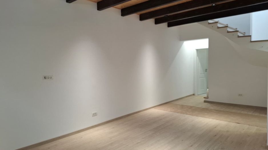 Apartament 4 Camere  in Vila , Centrala , Parcare , Totul Nou L352 - Poză 2