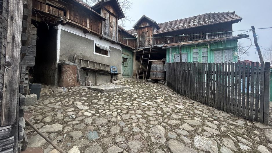 Casă bătrânească în Comuna Brătila - Poză 11
