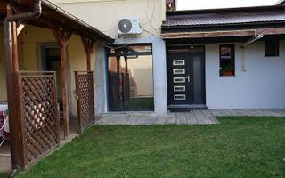 De vânzare Casă 3 camere, 2 baii, curte propie, cartier parneava Arad - Poză 1