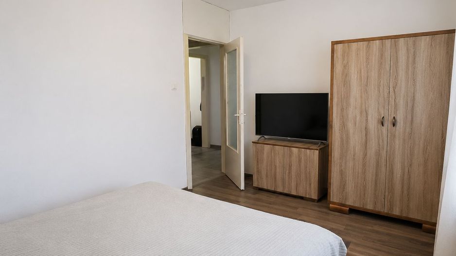 Apartament decomandat cu 3 camere și 2 băi, zona Complex Studențesc - Poză 2
