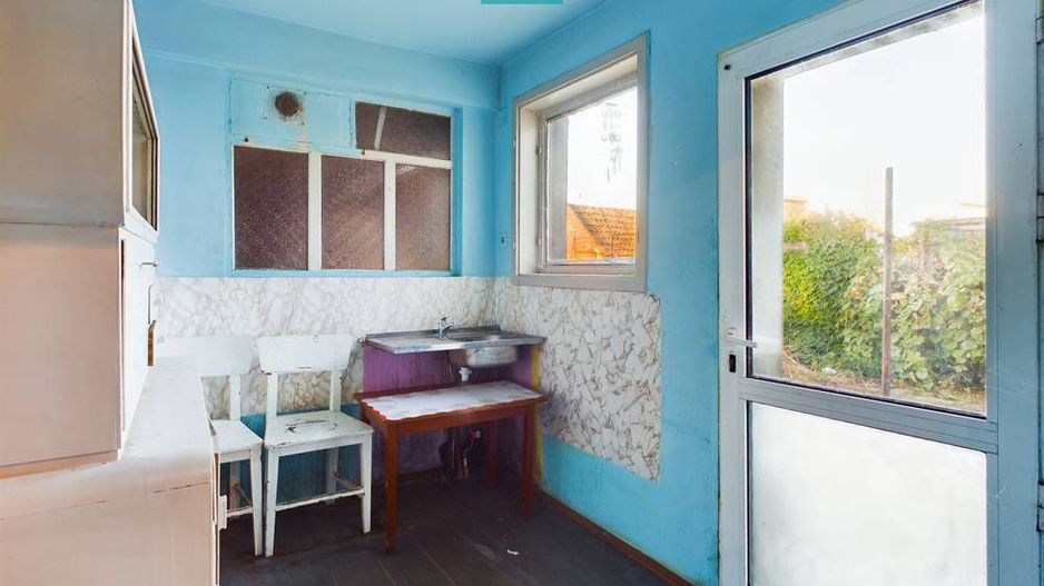 Casă/vilă cu 6 camere în Curtici - Poză 11