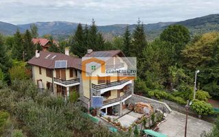 Vedere padure, panouri solare si fotovoltaice, pompa de caldura,  semineu - Poză 37