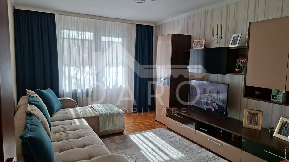 Vand apartament cu 3 camere - Poză 1