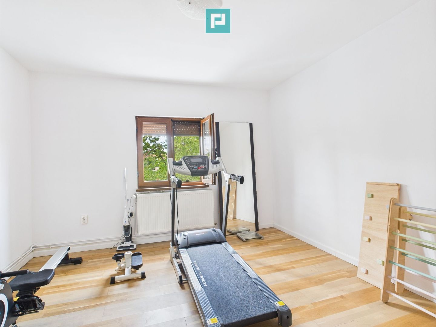 Vilă spațioasă cu 6 camere în Dumbrăvița - Poză 13