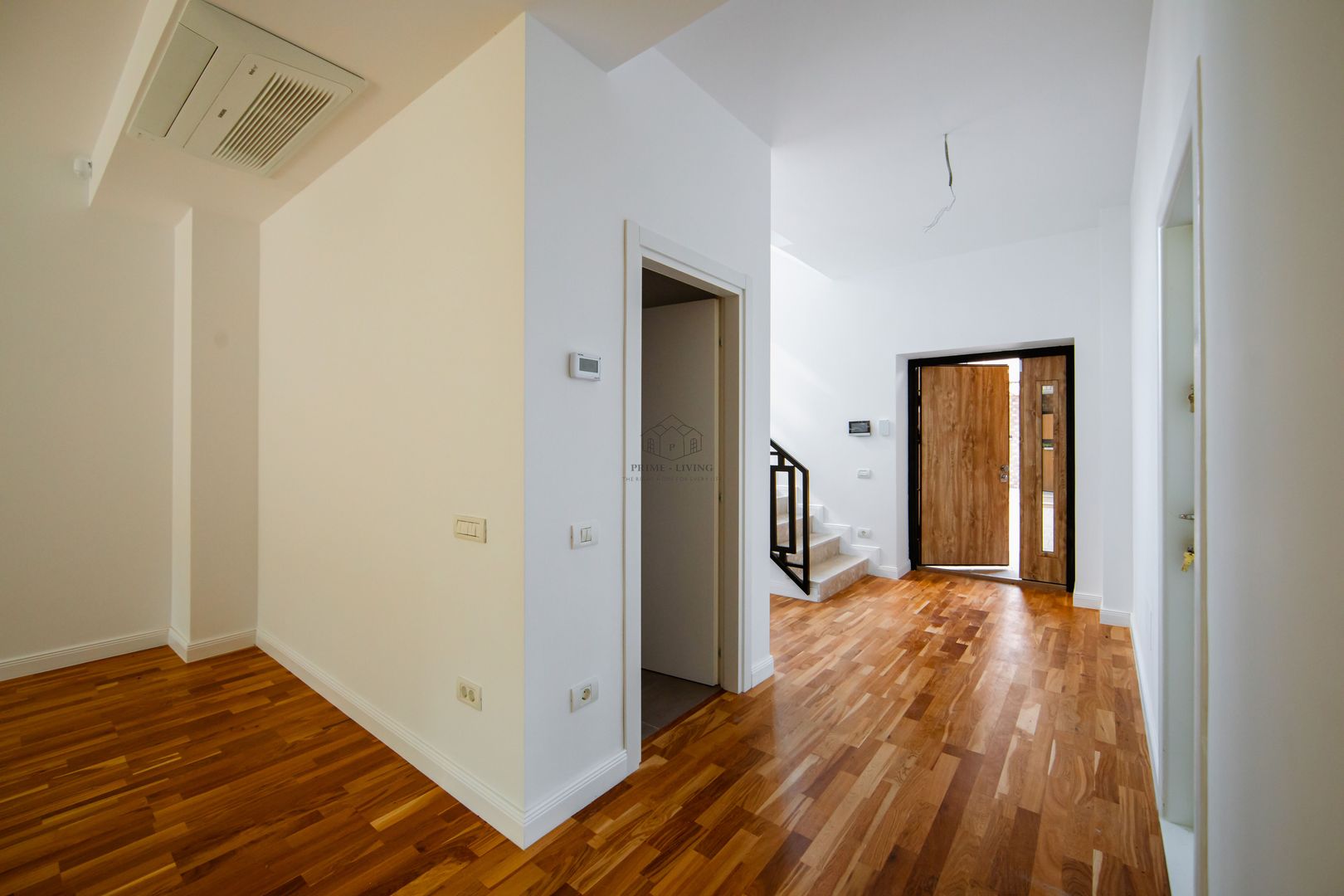 VILA SUPERBĂ CU 4 DORMITOAARE ȘI PISCINA LA INCHIRIERE - Poză 3