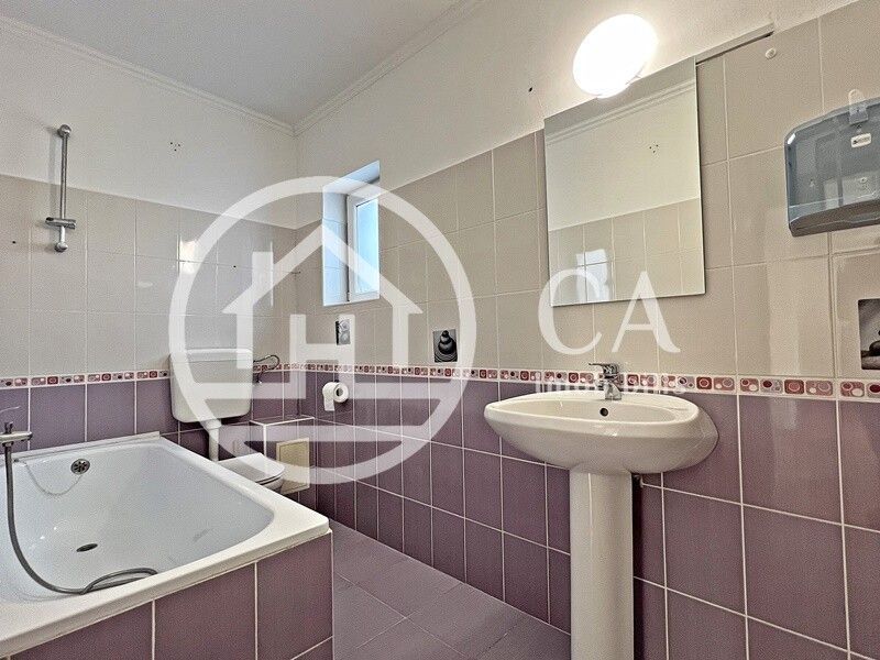 Casă de închiriat cu 5 camere în Cartierul Europa, Oradea - Poză 11