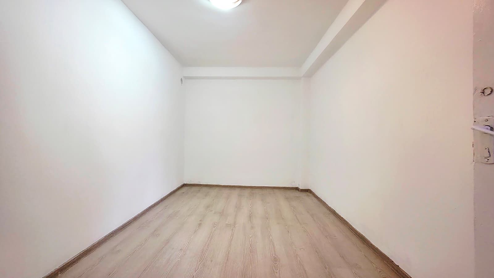 Oportunitate Unică: Casă cu 4 Camere, Curte Generoasă și Îmbunătățiri - Poză 8