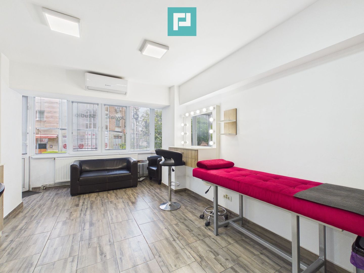 Spațiu Make-Up în salon - Poză 4