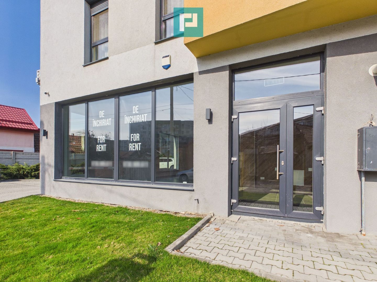 Spațiu comercial nou, 100 mp, vitrine mari, garaj - Poză 1