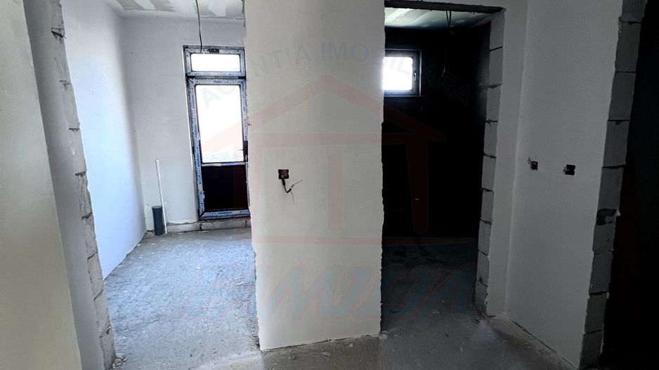 Vanzare casa P+M in Sendreni( in spatele Primariei), pret 99 000 euro - Poză 18