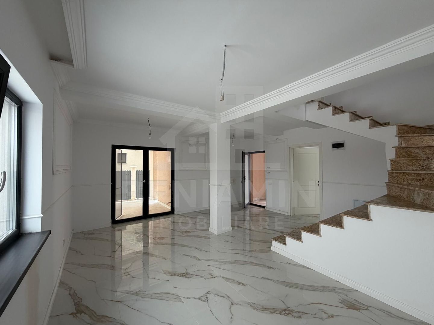 Casa P+1 Living-Bucatarie-3 Dormitoare-Toate utilitatile-Disponibila - Poză 2