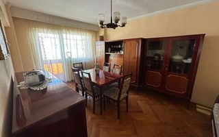 Apartament 3 camere, etaj 3 - zona Cetate - Poză 1