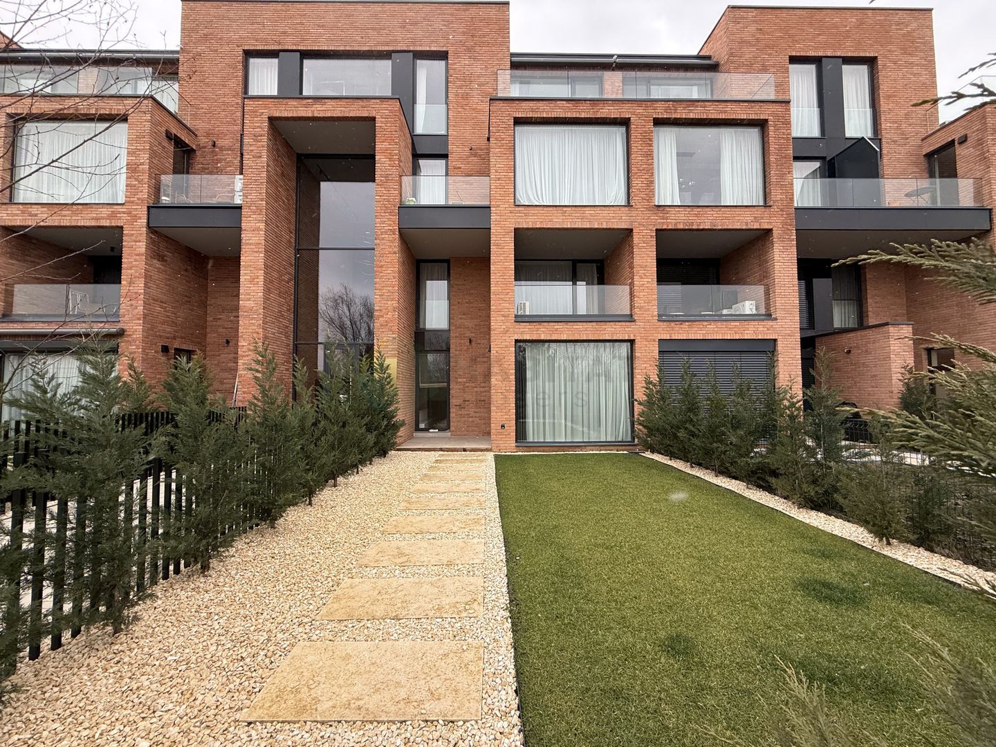 Vila urbana cu gradina langa parc in Tunari - Poză 35