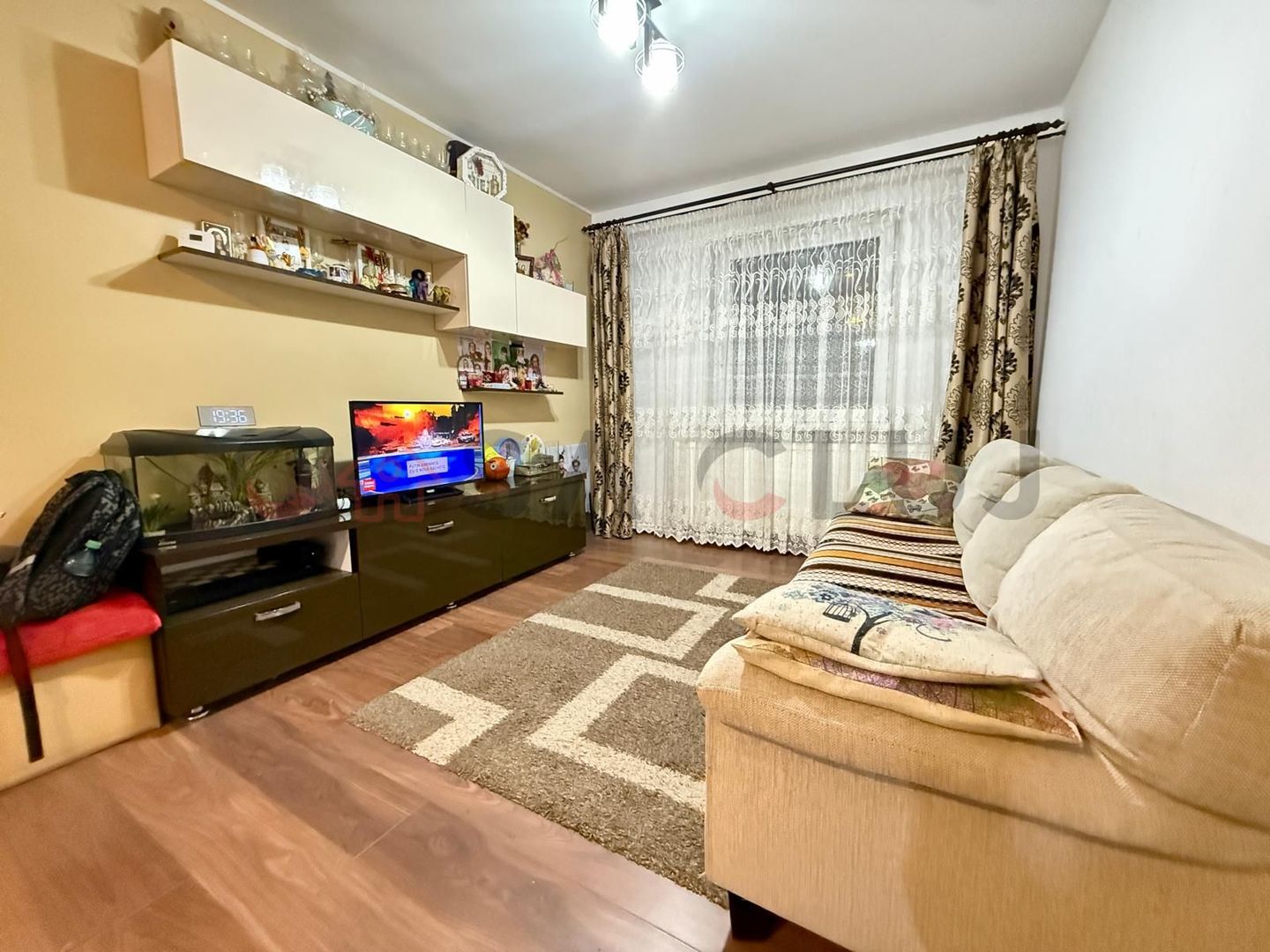 Decomandat, la cheie, Baza Sportivă "La Terenuri"!! - Poză 10