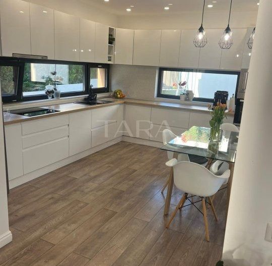 Casa spectaculoasa, zona privata, finisaje de lux. - Poză 4