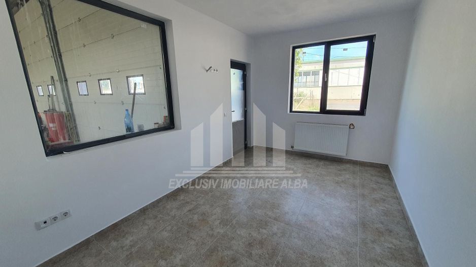 Hala industriala de vanzare la asfalt - Poză 1