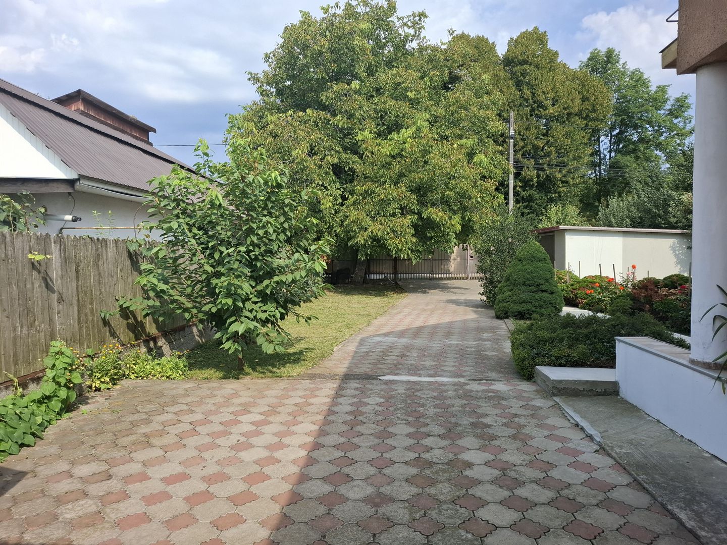 Casă individuală | 160 mp utili | 560 mp teren | Vizavi de intrarea în - Poză 13