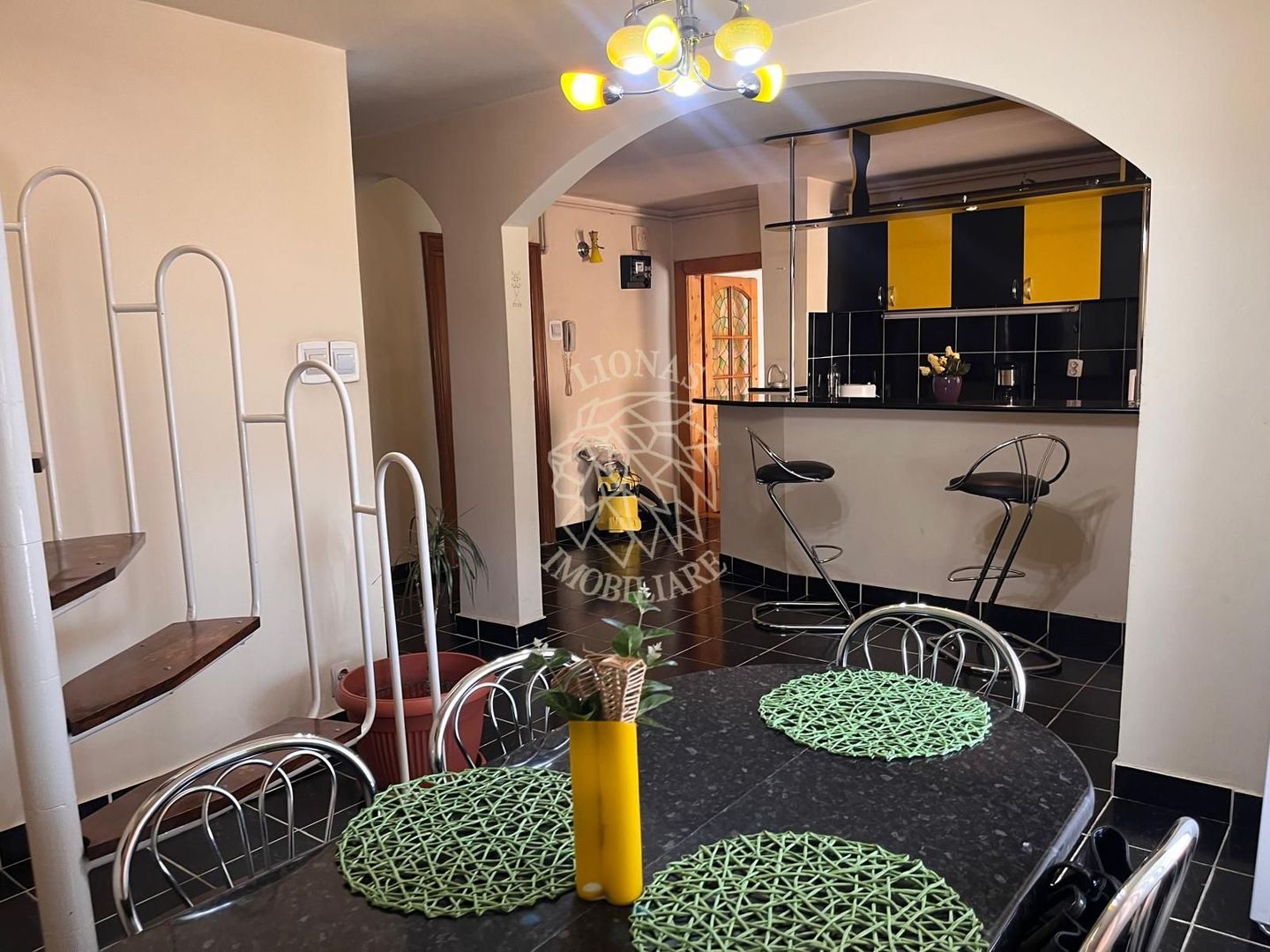 Apartament 4 camere 132 mp-balcon-ideal locuire-Calea Moldovei - Poză 4