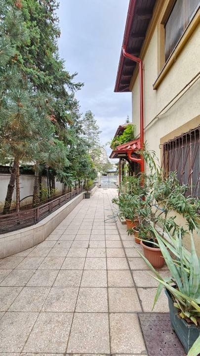 Casa individuala (singur in curte), zona centrala - Poză 1