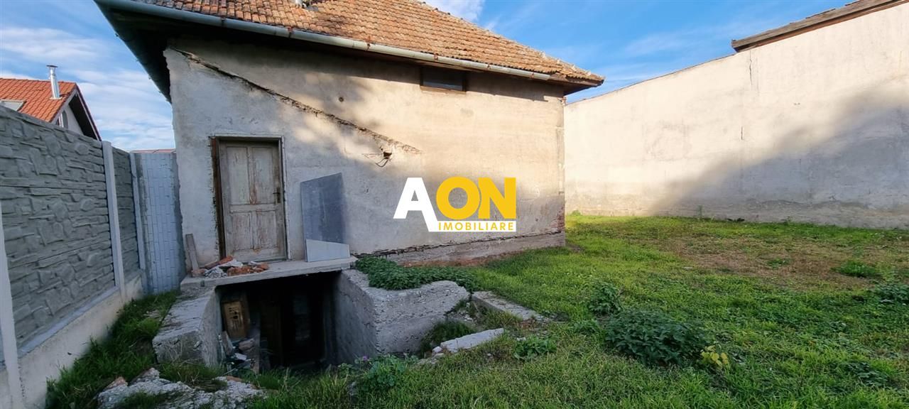 Casa demolabila in zona Cetatii Alba Carolina, cu 947 mp teren - Poză 2