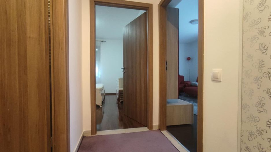 Inchiriem apartament 2 camere spatios intr-un bloc tip vila zona Tractorul - Poză 5