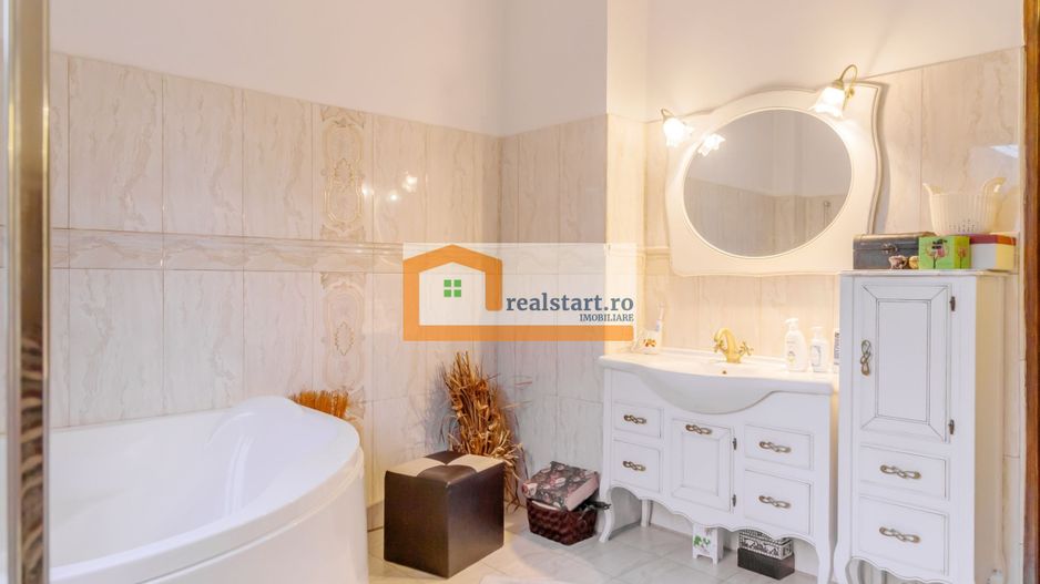 Ideal Investment, 1400 sqm land, mixt buildings, near parks and subway - Poză 4