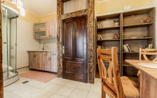 Spatiu comercial cu intrare din strada, fatada in curs de renovare - Poză 2