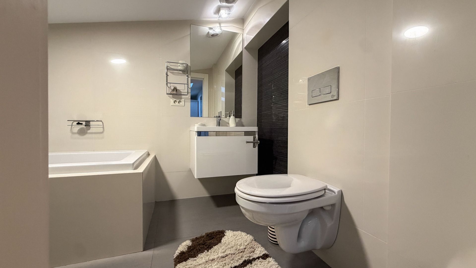 AP. 2 CAMERE- BRANCOVEANU, CENTRALA, PARCARE INCLUSA, BLOC NOU - Poză 6