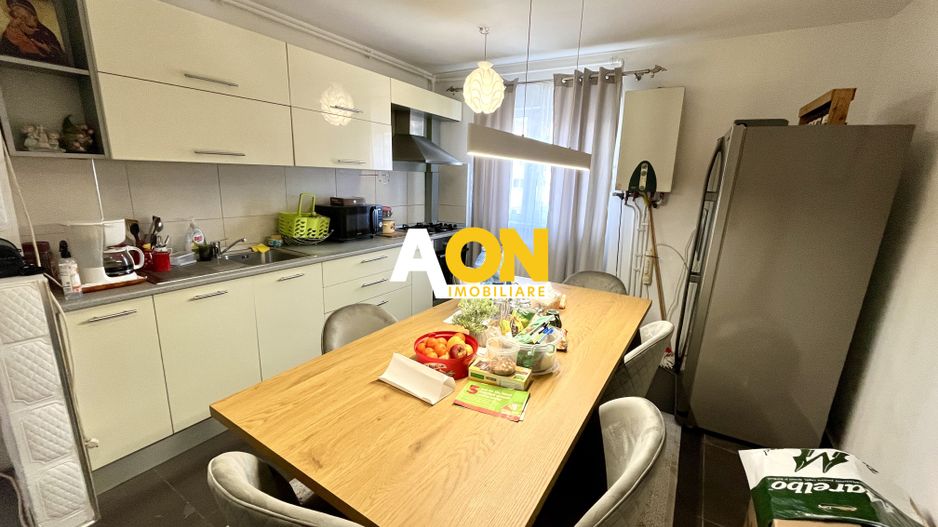 Apartament cu 3 Camere, Etaj 3, Zona Mercur - Poză 1