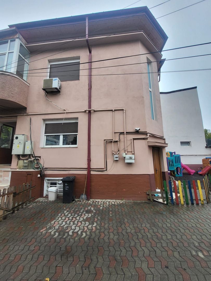 Casa care functioneza ca si gradinita in moment, zona centrala, Matei Voievod - Poză 3