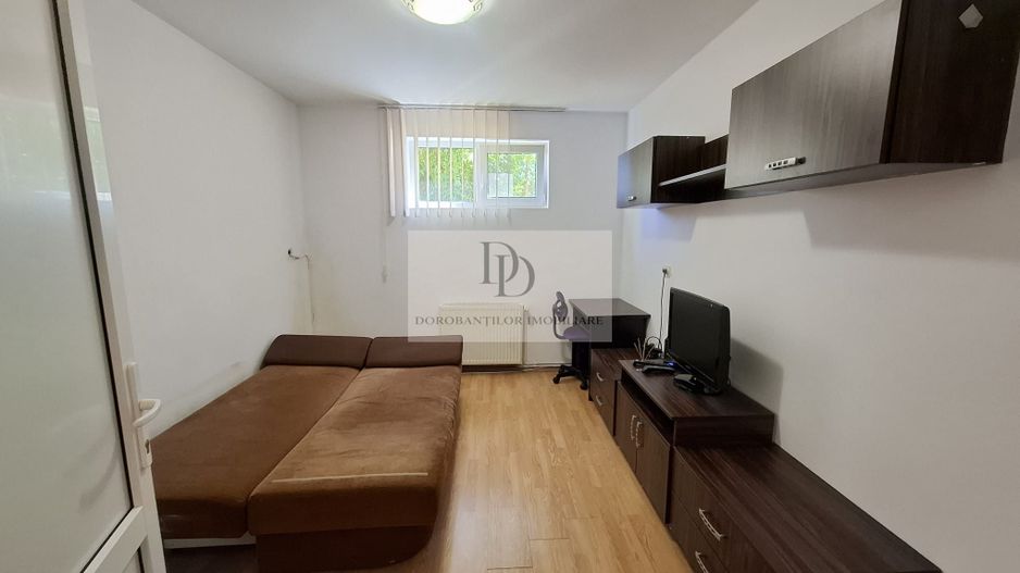 Apartament cu Potențial Investițional + Boxǎ | Zona Andrei Mureșanu - Poză 1