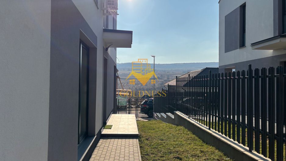 Duplex lux, de închiriat, 5 camere, parcare, curte, terasă,220mp teren - Poză 17