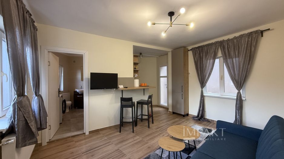 Apartament cu 3 camere si curte in Vila langa Parcul Central - Poză 4