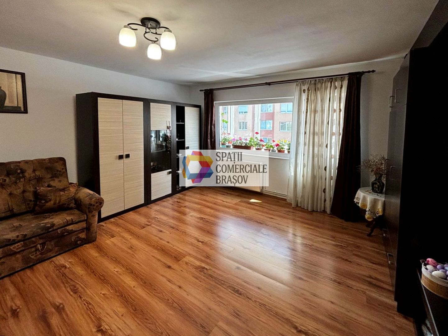 Apartament cu doua camere, zona Scriitorilor 67MP - Poză 2