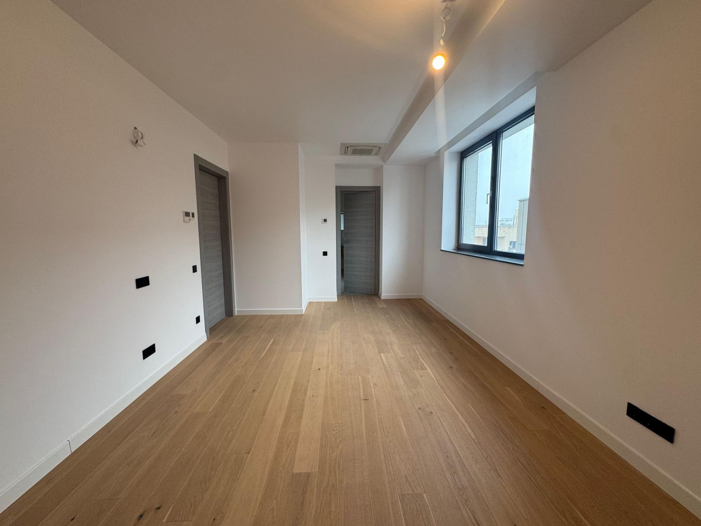 3 camere PREMIUM| 99.7 MP + 9.35 MP terasa - Poză 11