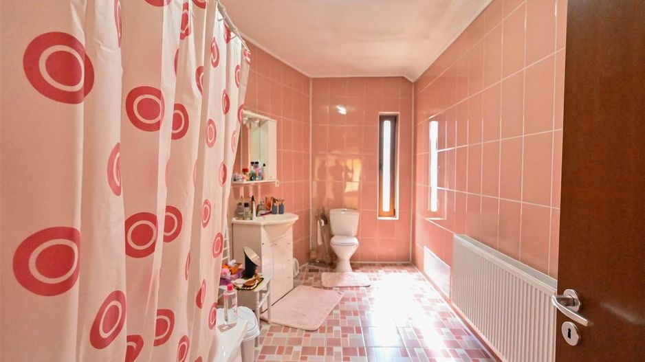 Vila cu 1.500 mp teren, gradina amenajata, linistita zonare,  Halchiu, Brasov - Poză 11
