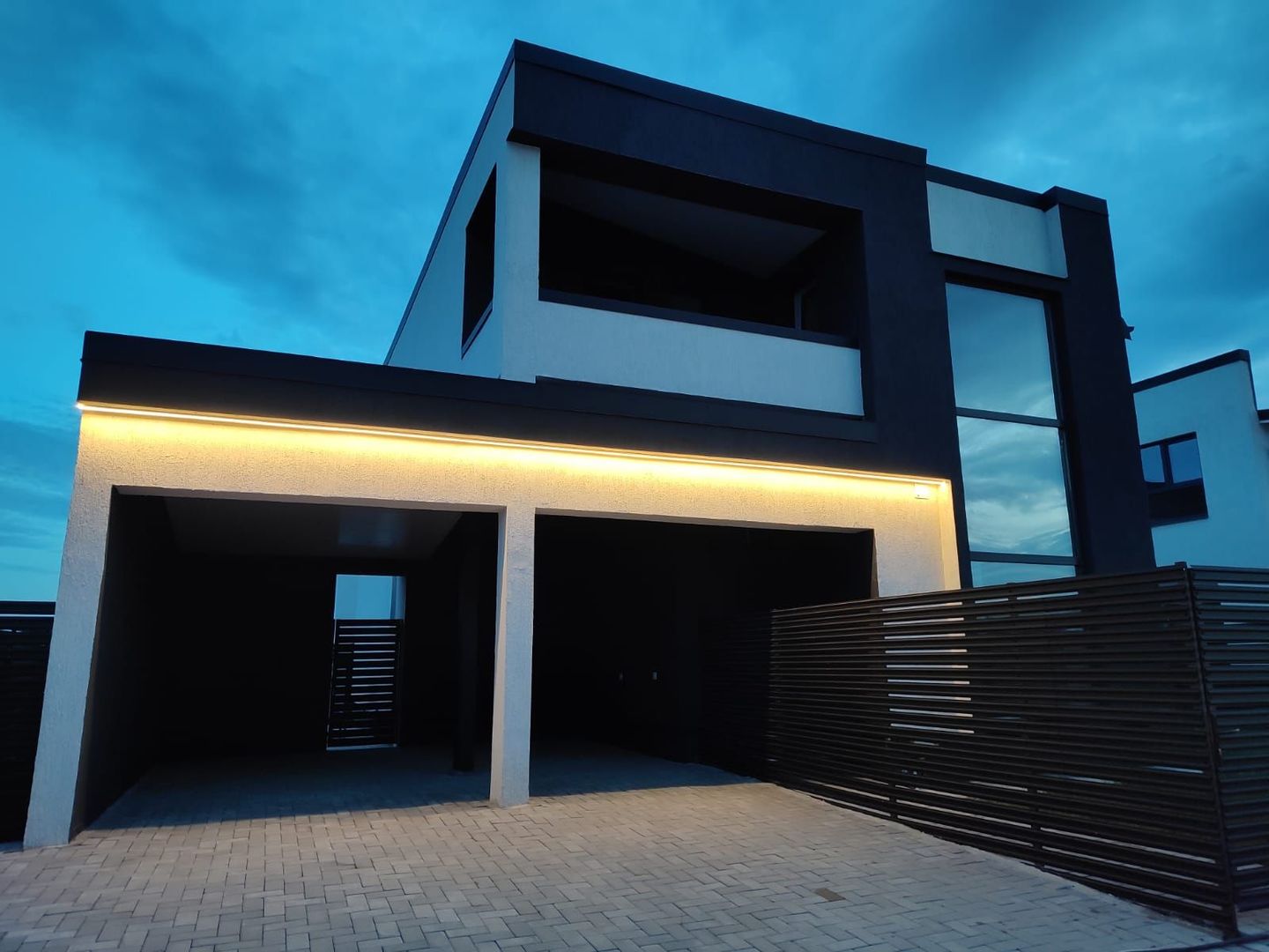 Casa individuala 4 camere 3 bai garaj Cartier Izvor Tarlungeni Brasov - Poză 1