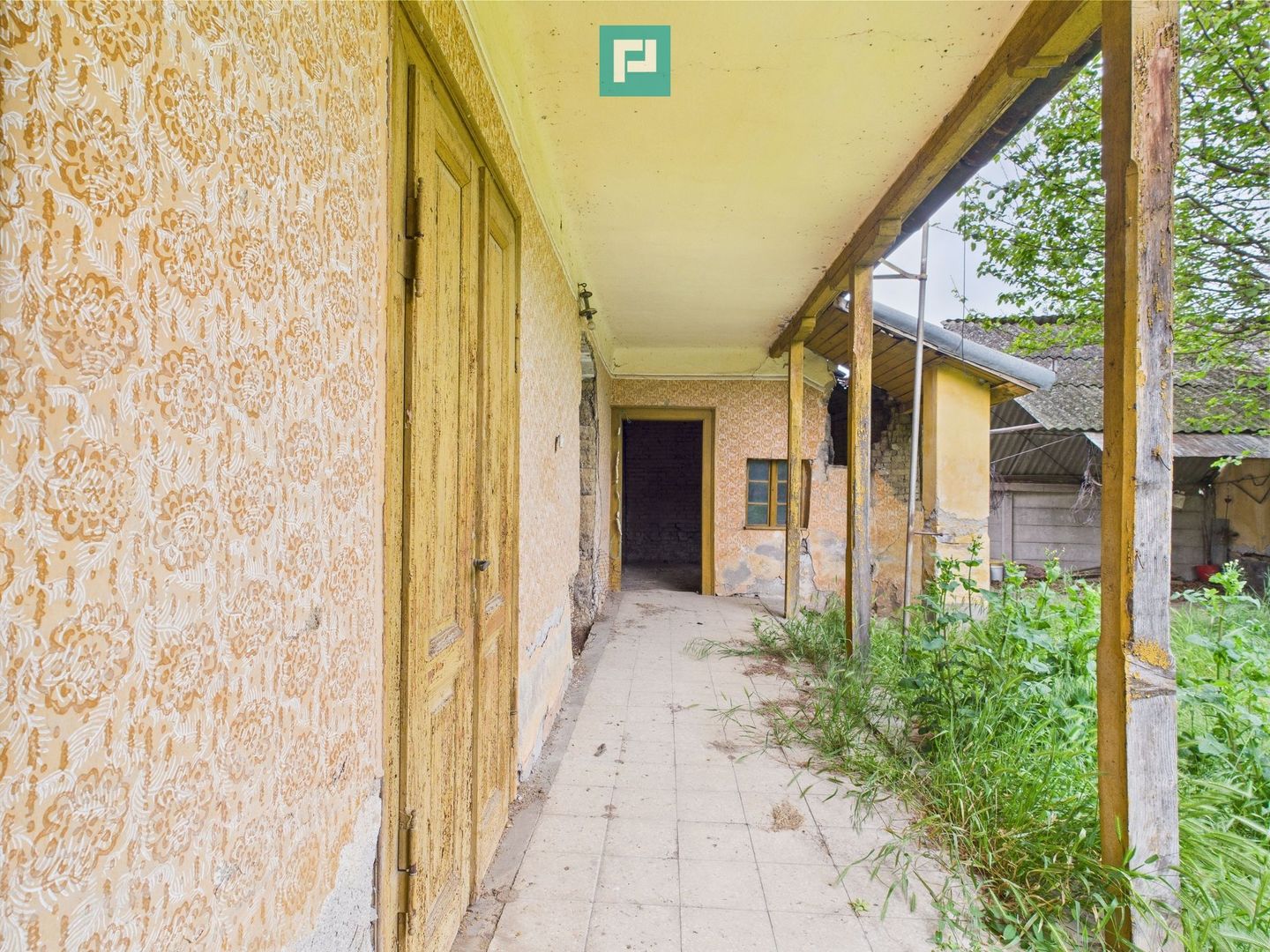 Casă de reabilitat pe teren generos- Comuna Variaș - Poză 21