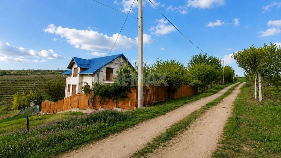 Casă generoasă cu 2 Nivele și confort modern – 10 Ari, Băcioi (sat Frumușica) - Poză 5