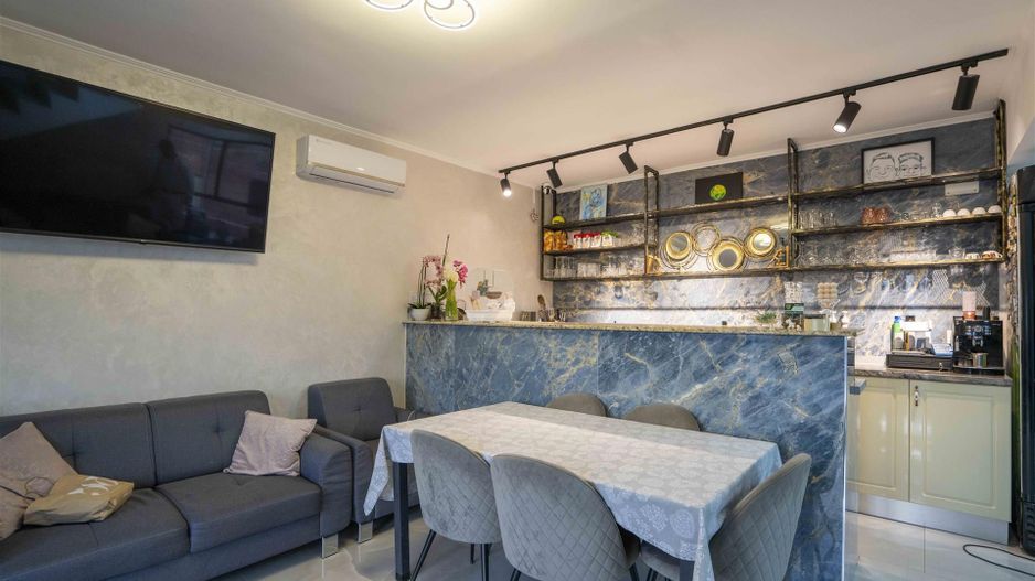 Baza de tenis si constructie moderna - Poză 2