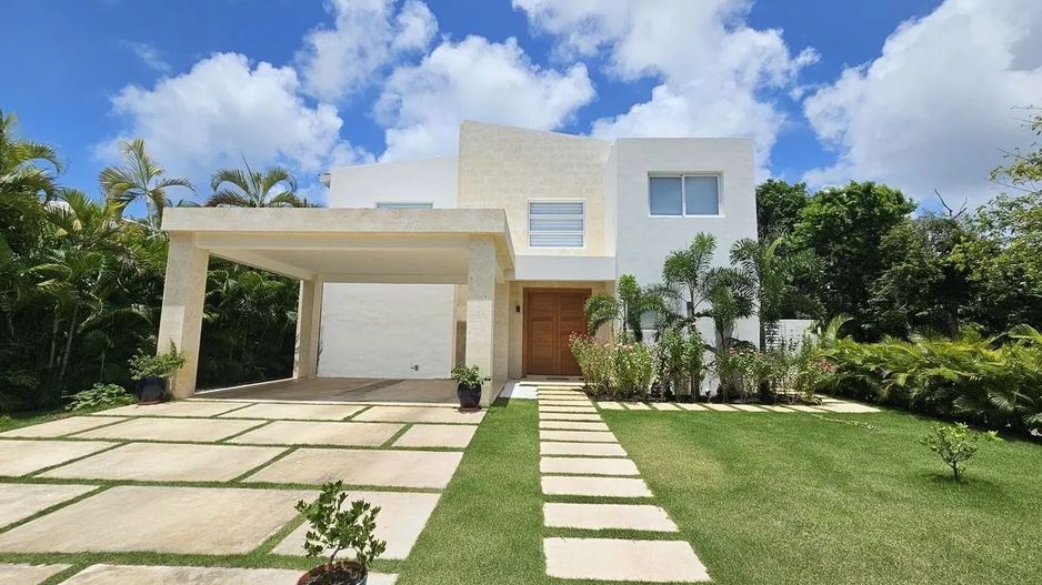 Vilă modernă de lux cu piscină privată - Poză 2