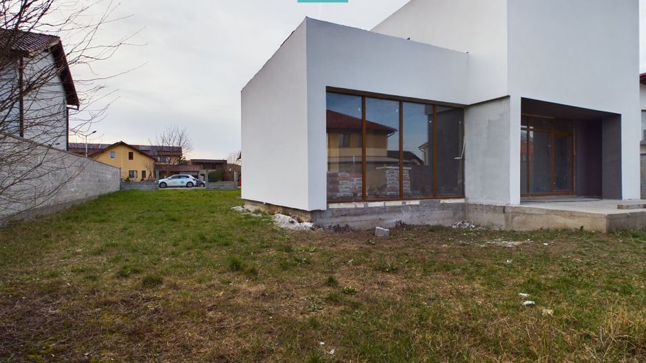 Vilă la gri în Via Carmina - Poză 4