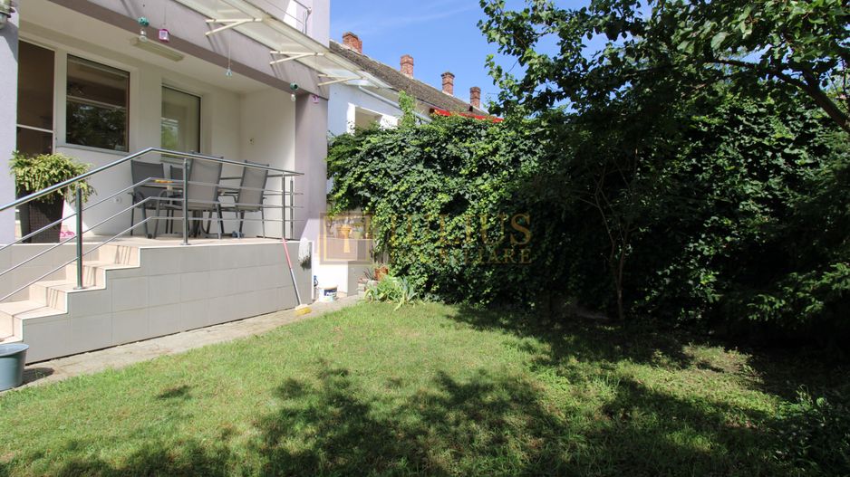 3 dormitoare, 3 bai, living spatios, 2 terase si curte. - Poză 10