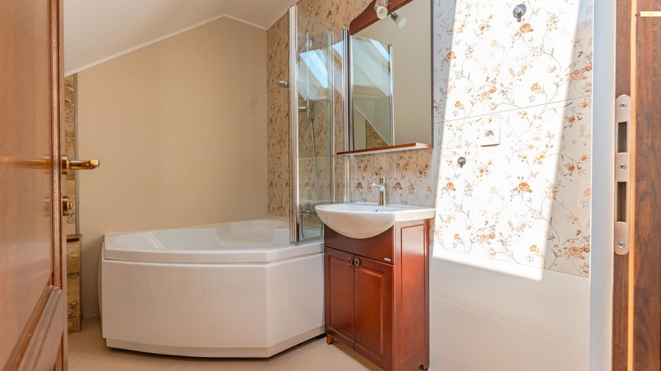 Mobilat și utilat modern, cu două locuri de parcare subterane - Poză 15