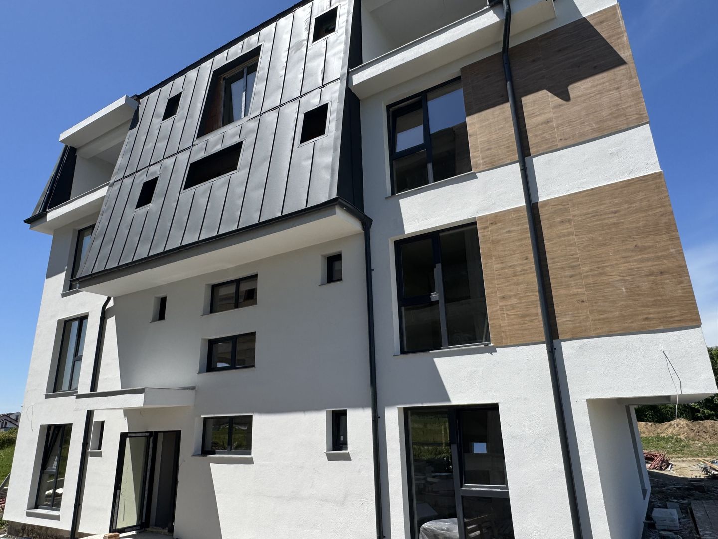 Apartament 2 camere 23 august OTOPENI - Poză 1