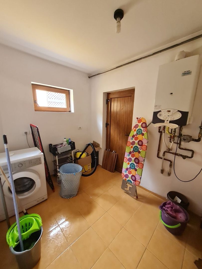 Vila spațioasă și recent renovată în Ghiroda! - Poză 65