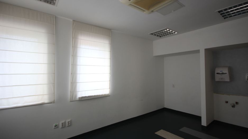 Cladire de birouri, SAD, parcare proprie, clinica medicala - Poză 11