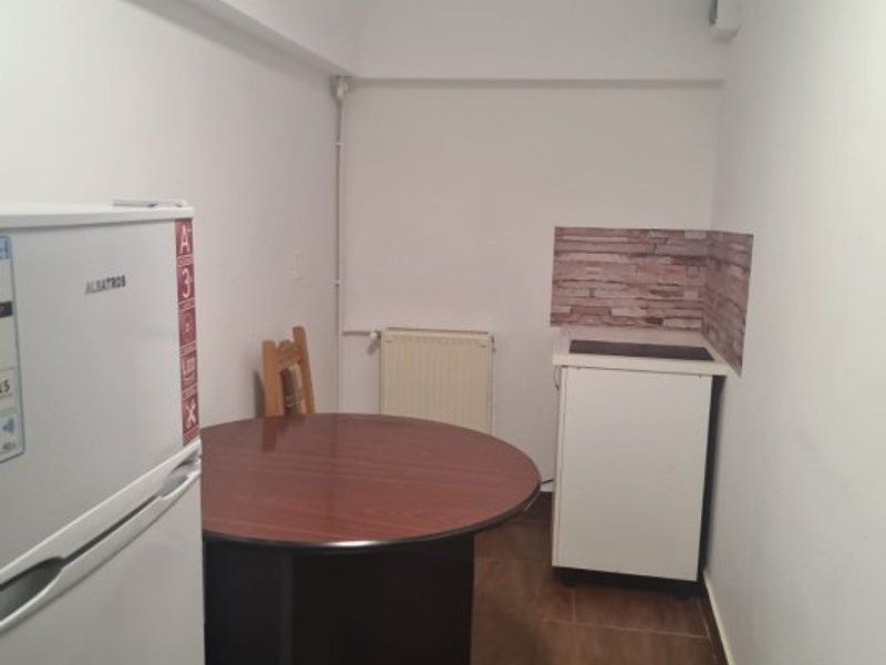 Garsoniera mobilata si utilata - zona garii 200 euro - Poză 5